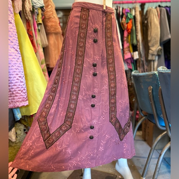 Shakespearean Tapestry Skirt - Picture 4 of 16